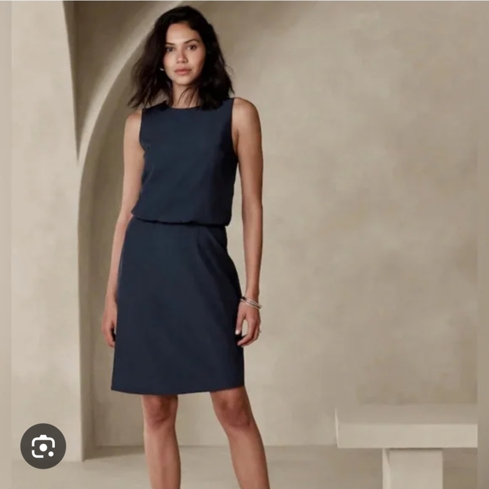 ✨️ Banana Republic Elegant Navy Midi Dress